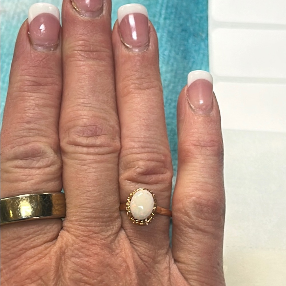 443216 14k Elegant Gold Opal Ring
